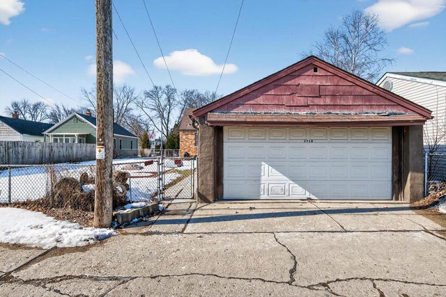 3718 S Iowa AVENUE, Saint Francis, WI 53235