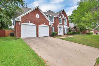 215 Crane Drive, Grand Prairie, TX 75052