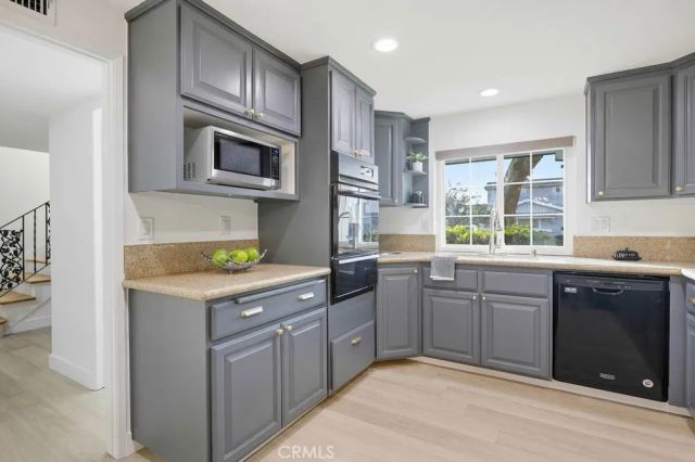 10232 Hialeah, Cypress, CA 90630