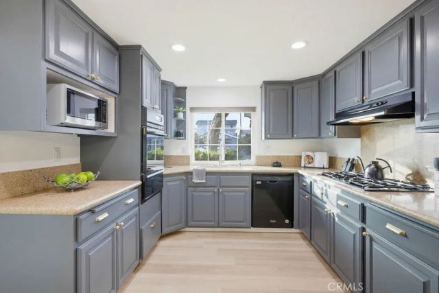 10232 Hialeah, Cypress, CA 90630