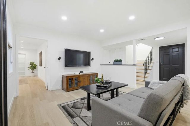 10232 Hialeah, Cypress, CA 90630