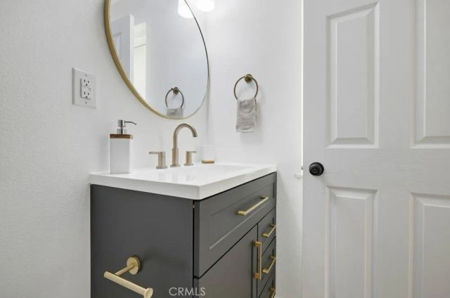 10232 Hialeah, Cypress, CA 90630