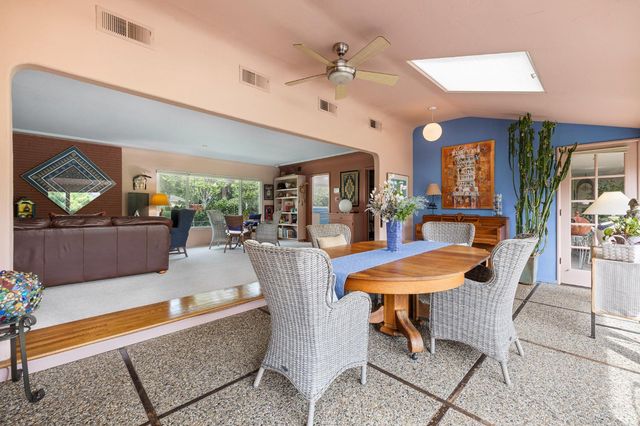 324 E Hampton Way, Fresno, CA 93704