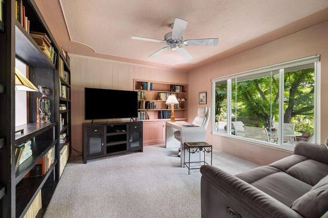 324 E Hampton Way, Fresno, CA 93704