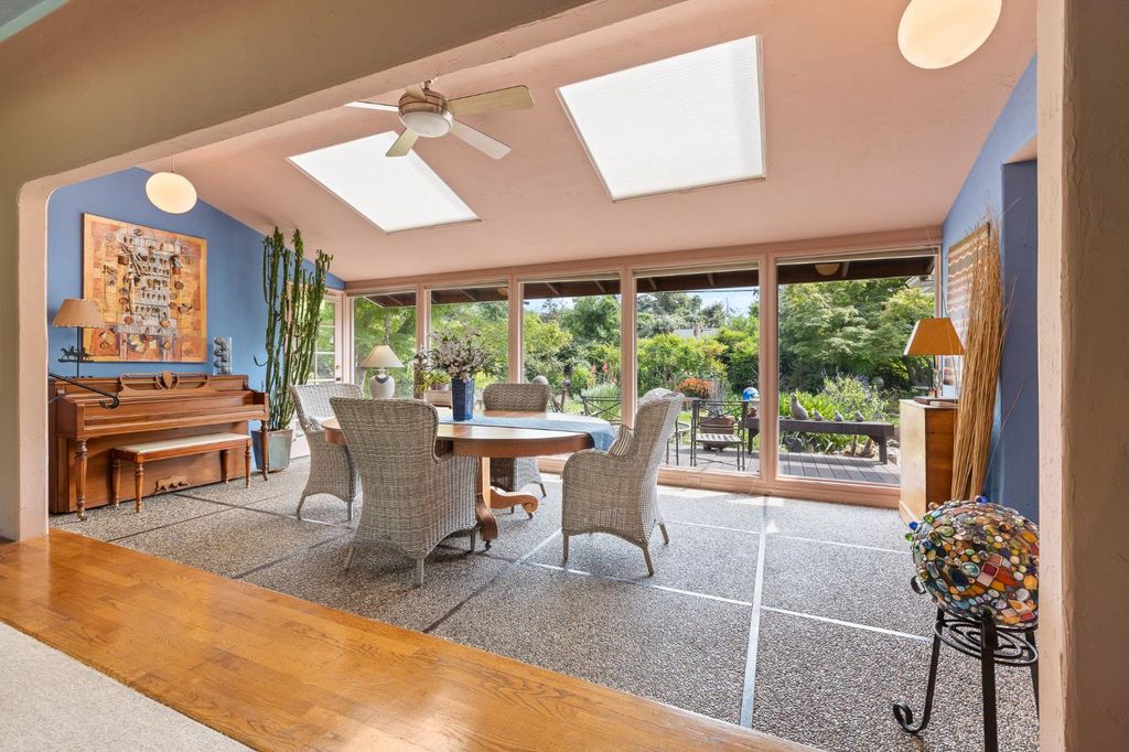 Image 10 of property listing at 324 E Hampton Way, Fresno, CA 93704