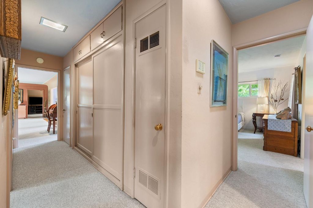 Image 24 of property listing at 324 E Hampton Way, Fresno, CA 93704