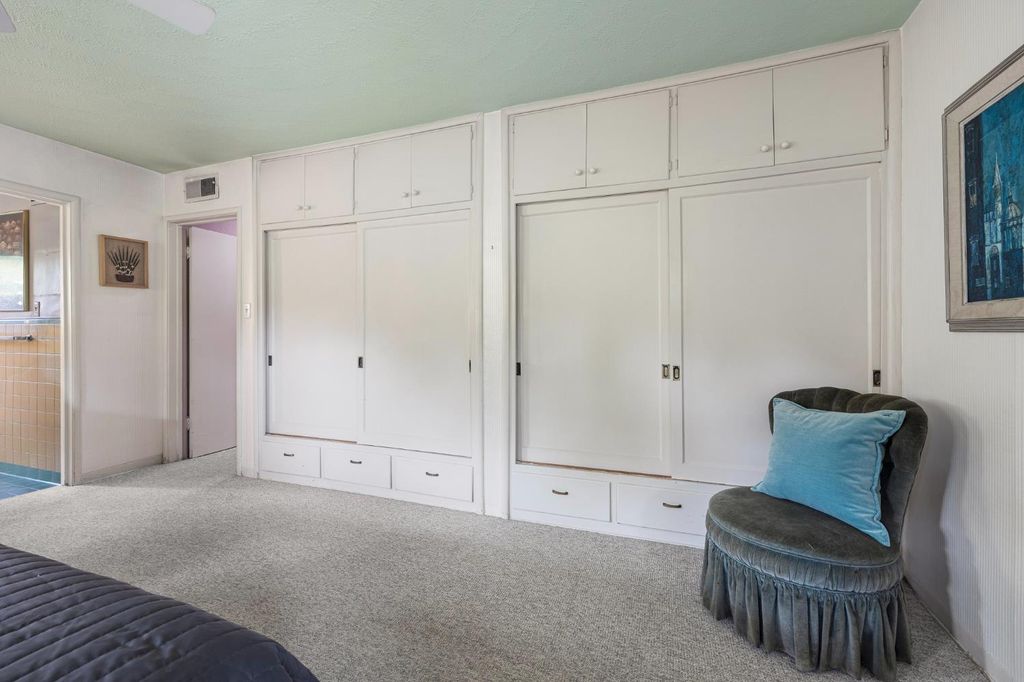Image 27 of property listing at 324 E Hampton Way, Fresno, CA 93704