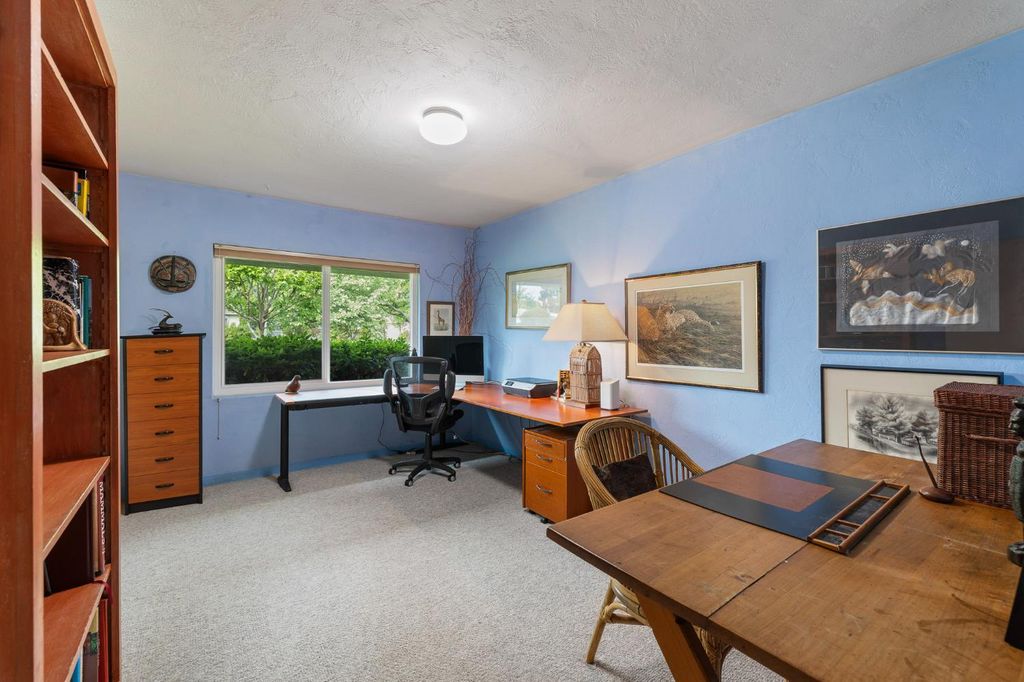 Image 29 of property listing at 324 E Hampton Way, Fresno, CA 93704
