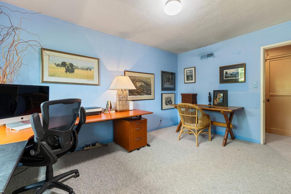 Image 30 of property listing at 324 E Hampton Way, Fresno, CA 93704
