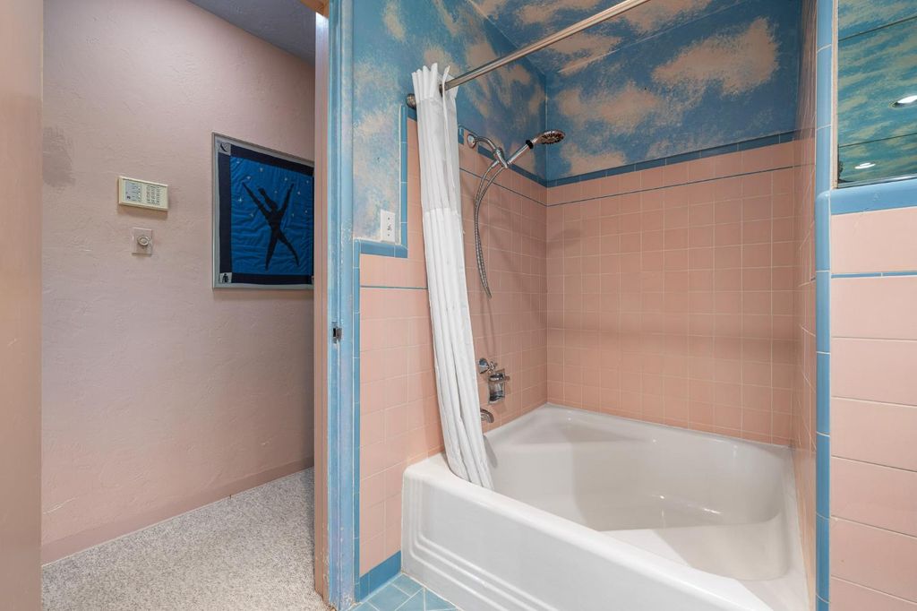 Image 34 of property listing at 324 E Hampton Way, Fresno, CA 93704