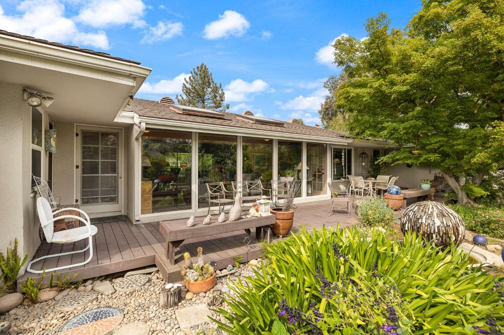 Image 36 of property listing at 324 E Hampton Way, Fresno, CA 93704