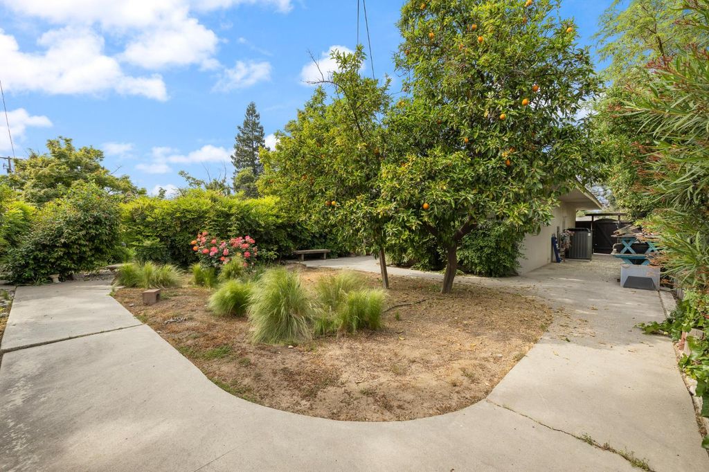 Image 49 of property listing at 324 E Hampton Way, Fresno, CA 93704