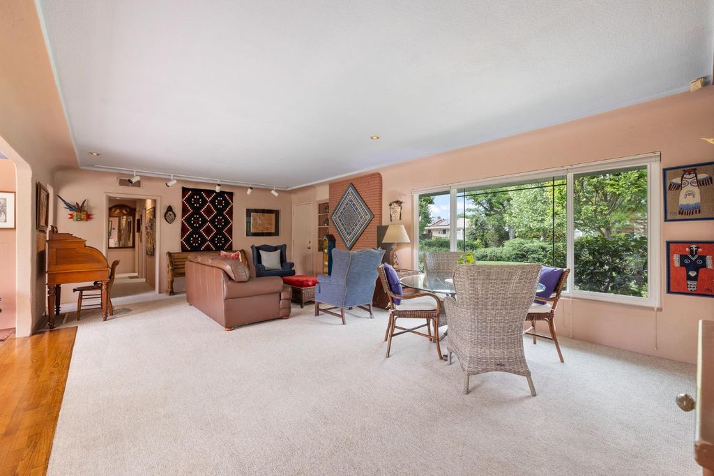 Image 9 of property listing at 324 E Hampton Way, Fresno, CA 93704