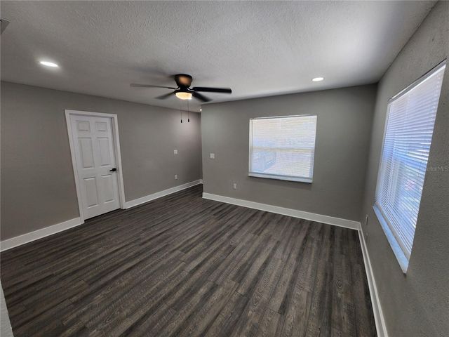 1211 62ND AVENUE E, Bradenton, FL 34203