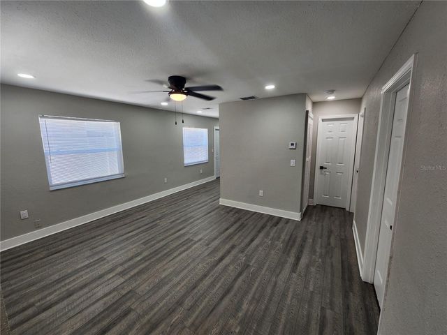 1211 62ND AVENUE E, Bradenton, FL 34203