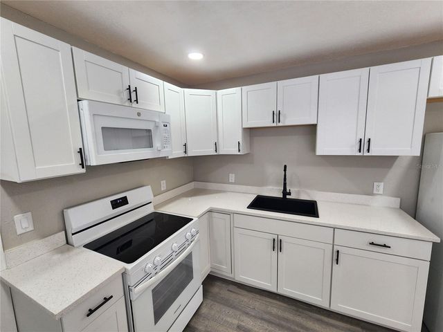 1211 62ND AVENUE E, Bradenton, FL 34203