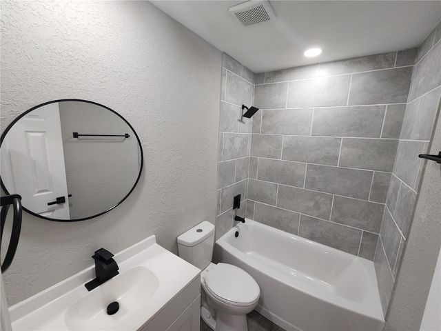 1211 62ND AVENUE E, Bradenton, FL 34203