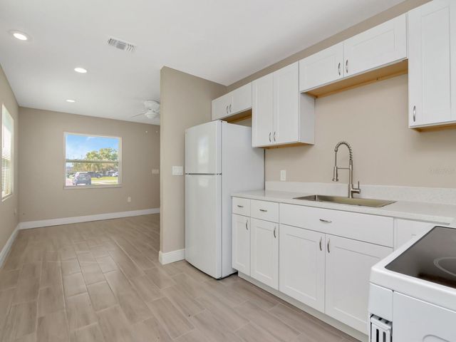 1211 62ND AVENUE E, Bradenton, FL 34203