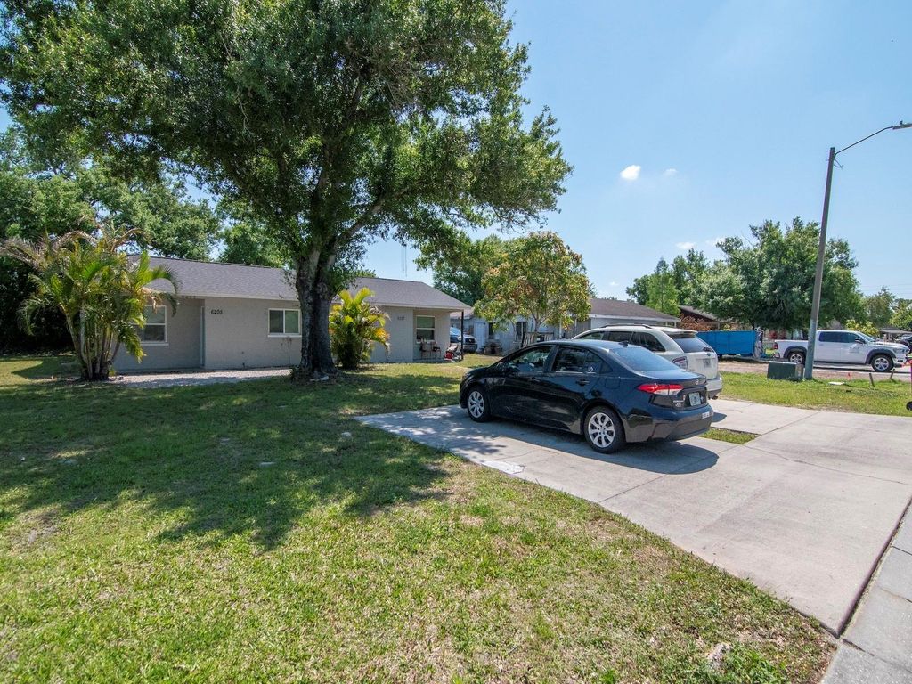 1211 62ND AVENUE E, Bradenton, FL 34203