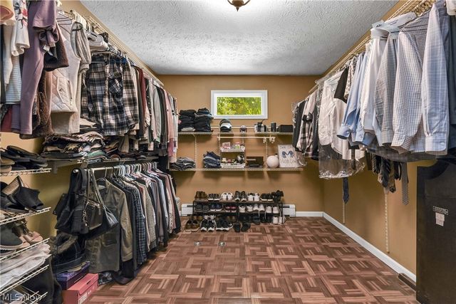 32207 Lake Road, Avon Lake, OH 44012