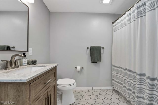 32207 Lake Road, Avon Lake, OH 44012