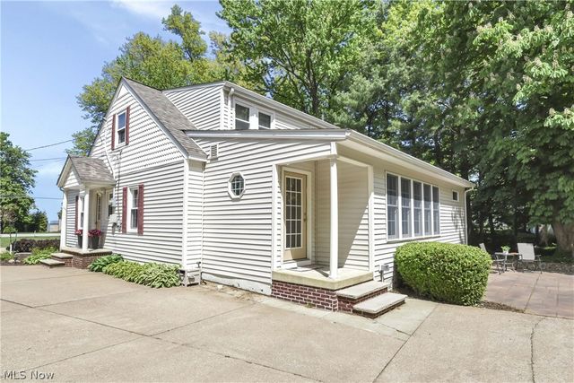 32207 Lake Road, Avon Lake, OH 44012