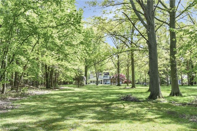32207 Lake Road, Avon Lake, OH 44012
