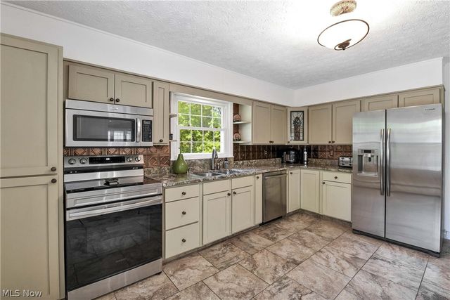 32207 Lake Road, Avon Lake, OH 44012