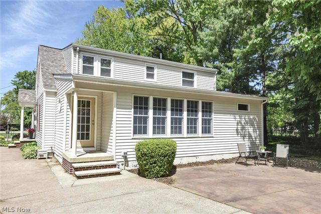 32207 Lake Road, Avon Lake, OH 44012