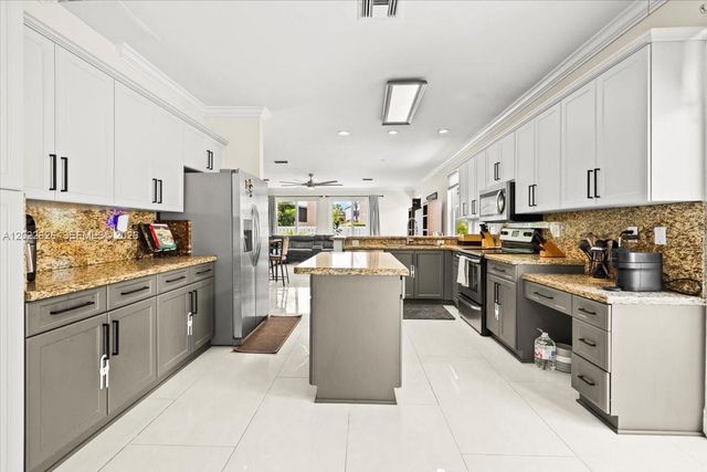 668 NW 155th Ter, Pembroke Pines, FL 33028