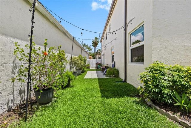 668 NW 155th Ter, Pembroke Pines, FL 33028