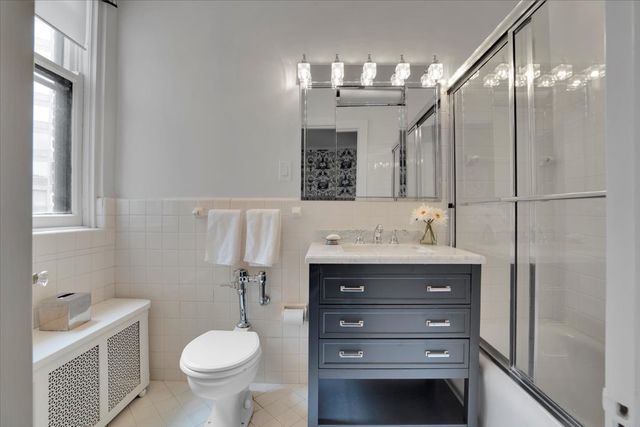 229 E Lake Shore Drive 10E, Chicago, IL 60611