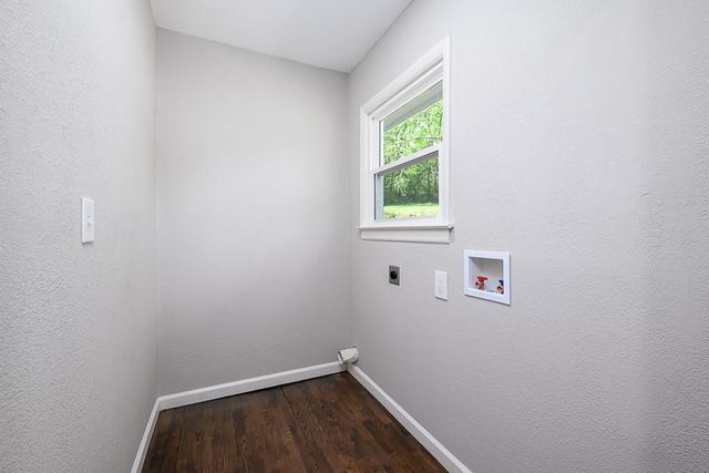 226 S 68th Street, Kansas City, KS 66111