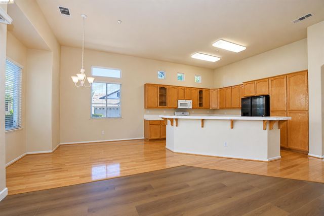 1587 Regent Dr, Brentwood, CA 94513