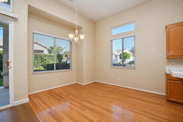 1587 Regent Dr, Brentwood, CA 94513