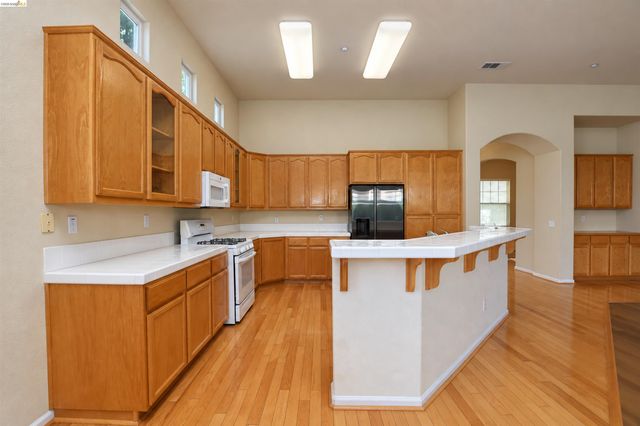 1587 Regent Dr, Brentwood, CA 94513
