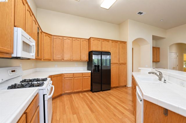 1587 Regent Dr, Brentwood, CA 94513
