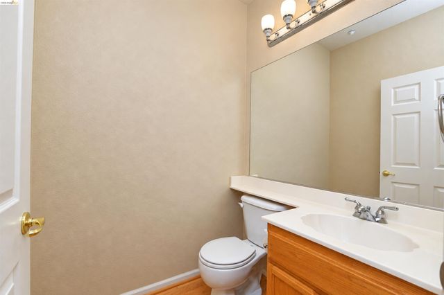 1587 Regent Dr, Brentwood, CA 94513