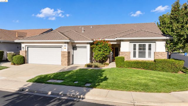 1587 Regent Dr, Brentwood, CA 94513