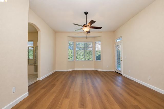 1587 Regent Dr, Brentwood, CA 94513