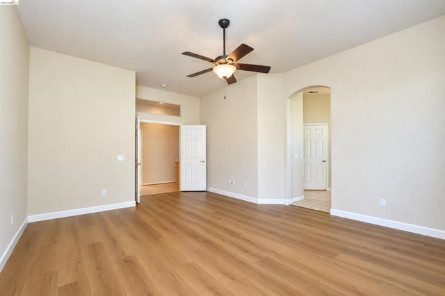 1587 Regent Dr, Brentwood, CA 94513