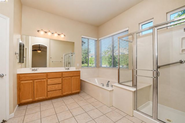 1587 Regent Dr, Brentwood, CA 94513
