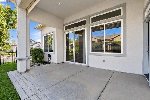 1587 Regent Dr, Brentwood, CA 94513