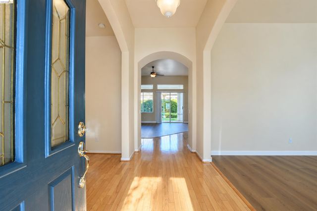 1587 Regent Dr, Brentwood, CA 94513