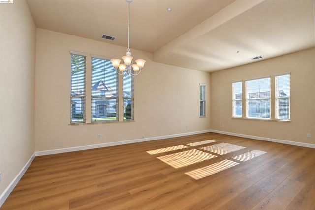 1587 Regent Dr, Brentwood, CA 94513