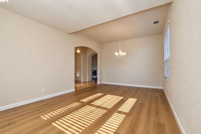 1587 Regent Dr, Brentwood, CA 94513