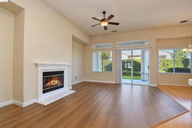 1587 Regent Dr, Brentwood, CA 94513