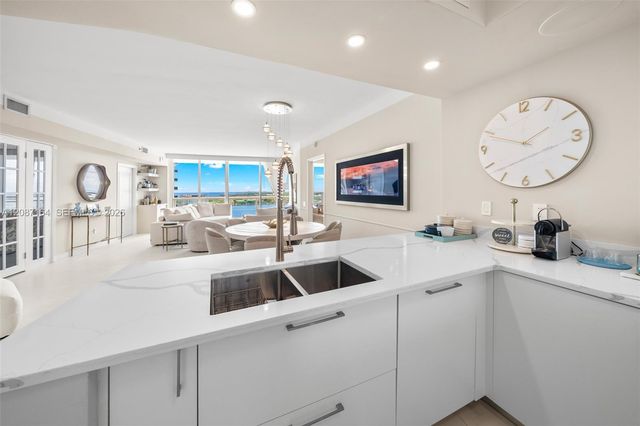 450 Alton Road 2105, Miami Beach, FL 33139
