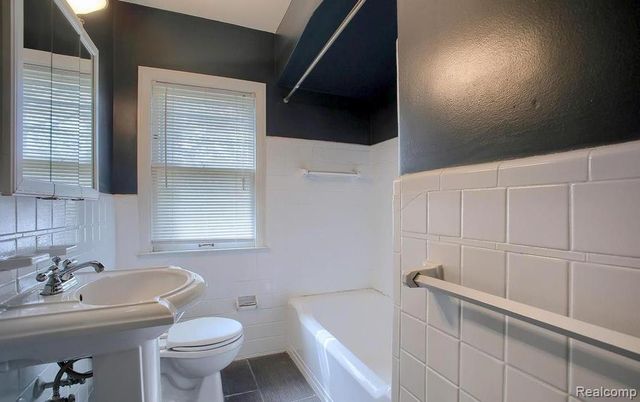 348 E MAPLEHURST Street, Ferndale, MI 48220