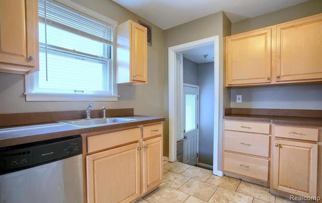 348 E MAPLEHURST Street, Ferndale, MI 48220